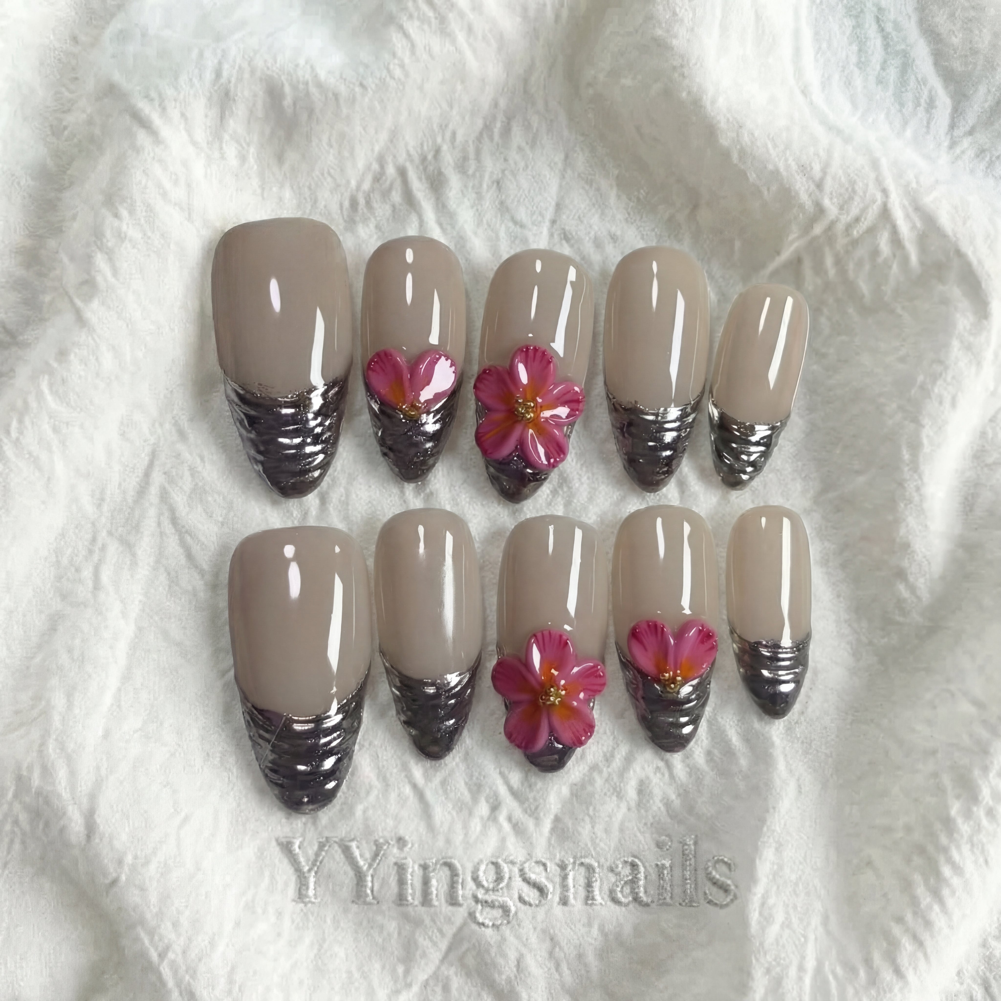 Silver Wing Petals Press On Nails – Silver Floral Fake Nails S/M with Glue